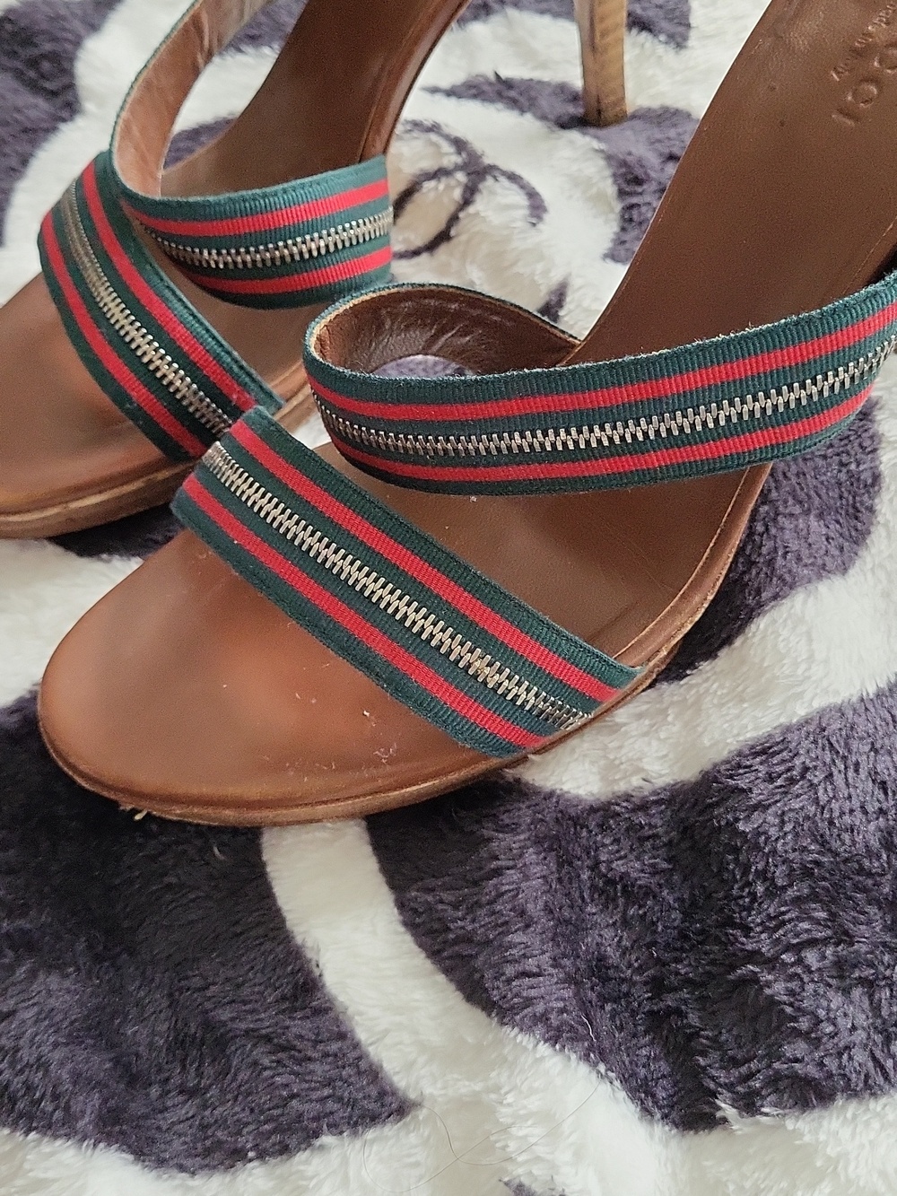 100 % Authentic Gucci Brown Leather Slides Green & Red Stripe 39 COMPARE PRICES - Picture 2 of 14